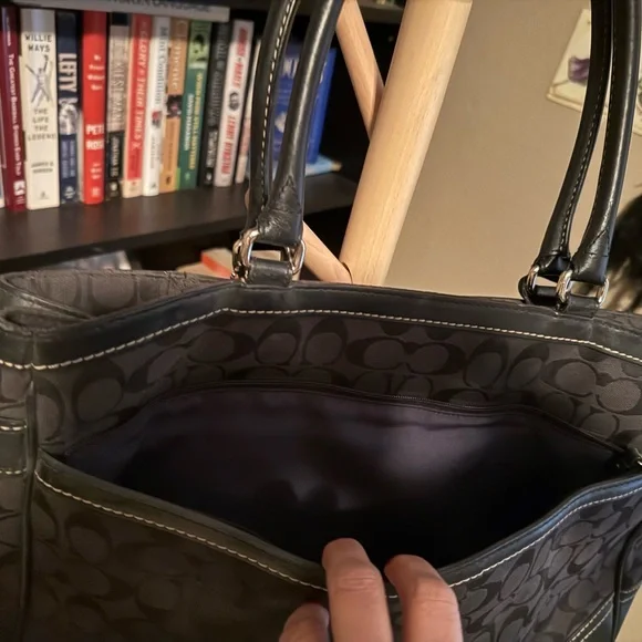 Authentic Coach Hampton Signature Logo Large Black Shoulder Business Carryall - Picture 3 of 8